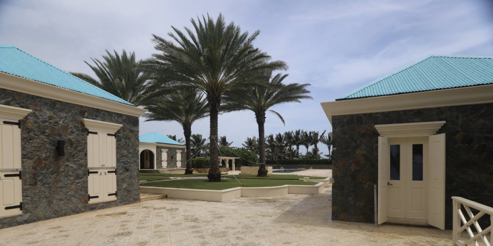 Procurile nove šok slike sa imanja Džefrija Epstina: Ovi svetski moćnici su na njima (FOTO)