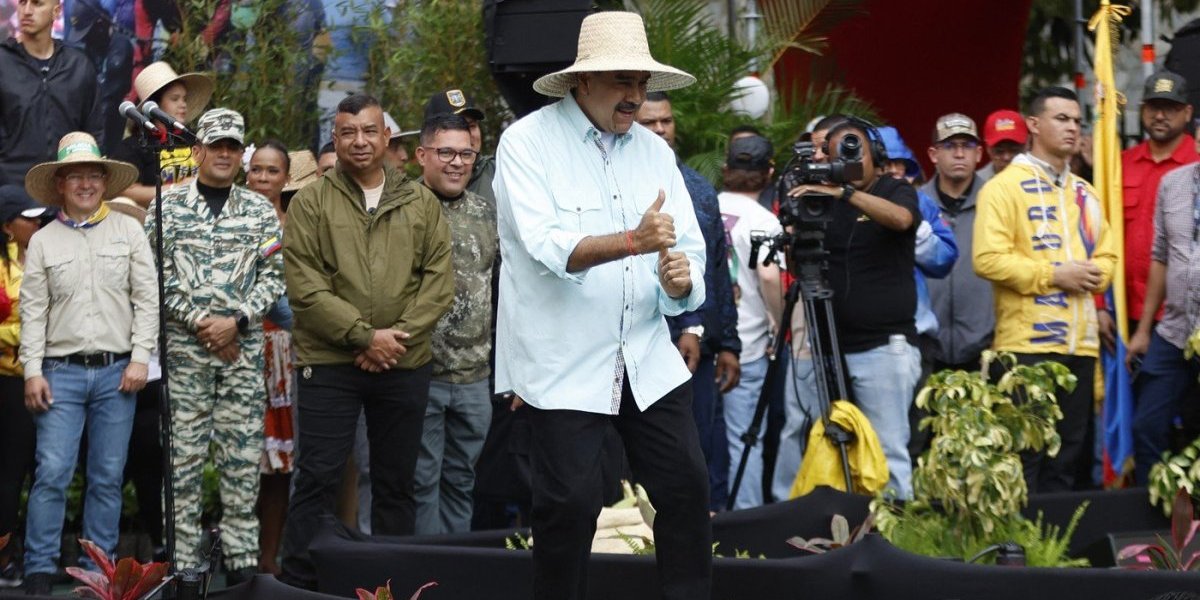 (FOTO/VIDEO) Samo nek je veselo: Rat Amerike i Venecuele samo što nije izbio, a Maduro peva i igra - Ovaj video je usijao mreže