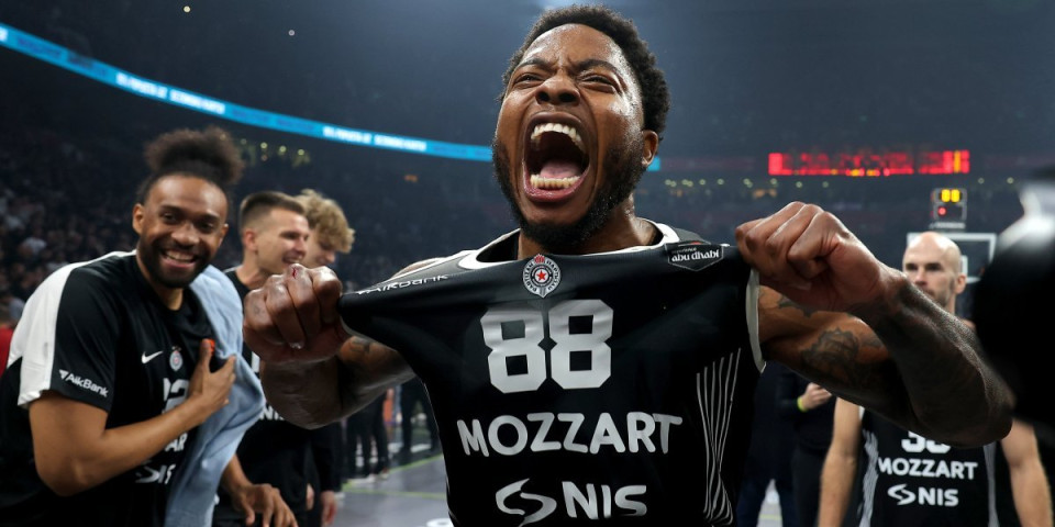 Zviždali mu, vređali ga, a sada se sve promenilo za 360 stepeni: Palo pomirenje između Tajrika i "grobara"