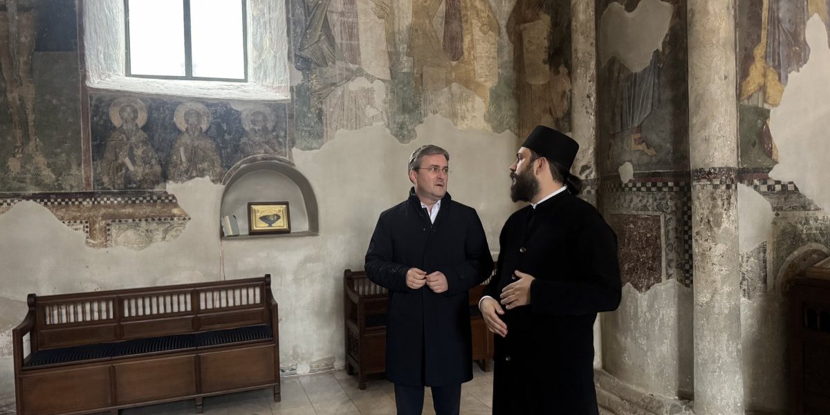 Ministar kulture Nikola Selaković obišao je manastir Manasiju, gde je sa igumanom Pavlom razgovarao o nastavku obnove ove pravoslavne svetinje i spomenika kulture od izuzetnog značaja koji se nalazi na tentativnoj listi Uneska, sa ciljem da bude stavljen pod njegovu zaštitu.