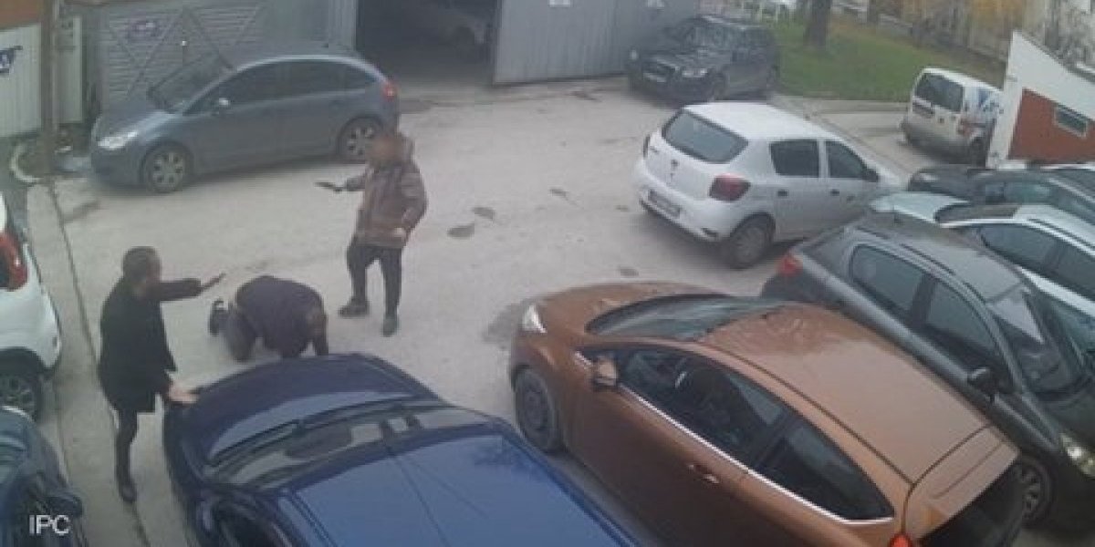 Filip savladao pucača Aleksandra, a onda se umešao sin: Maloletnik uzeo pištolj, pa uperio u mladića (UZNEMIRUJUĆI VIDEO)