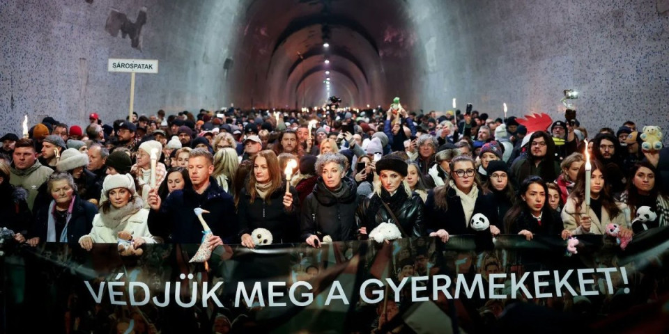 (FOTO/VIDEO) Nađi 10 razlika i oboj zeku: Orbanu spremaju isto što su pokušali i Vučiću! Ne možete da ne primetite sličnosti sa blokaderskim protestima u Srbiji!