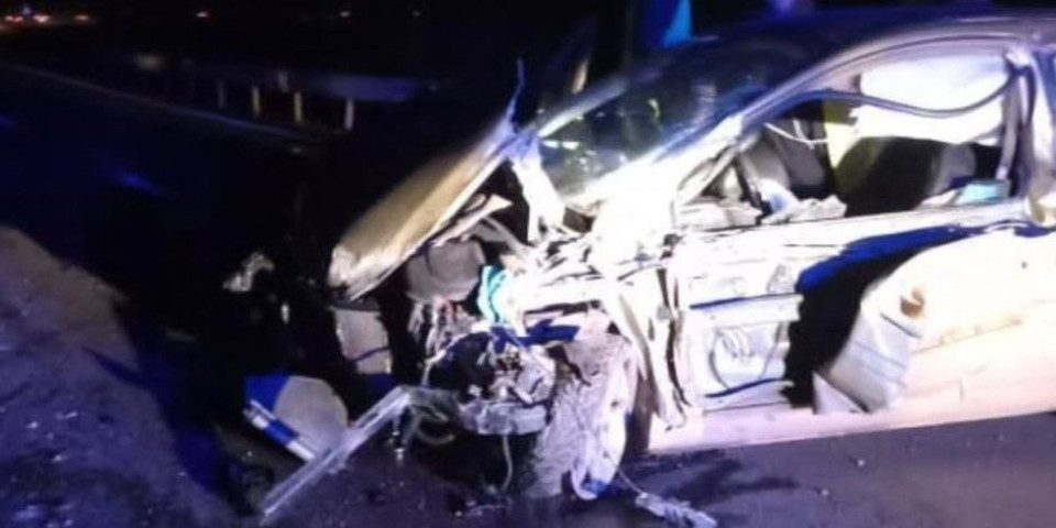 Povređeni otac i dvoje dece: Kolima se zakucao u kamion