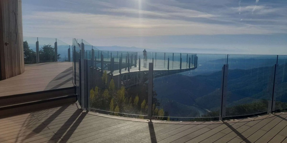 Uskoro se otvara stakleno čudo: Vidikovac na Kablaru će vas oduševiti (FOTO)