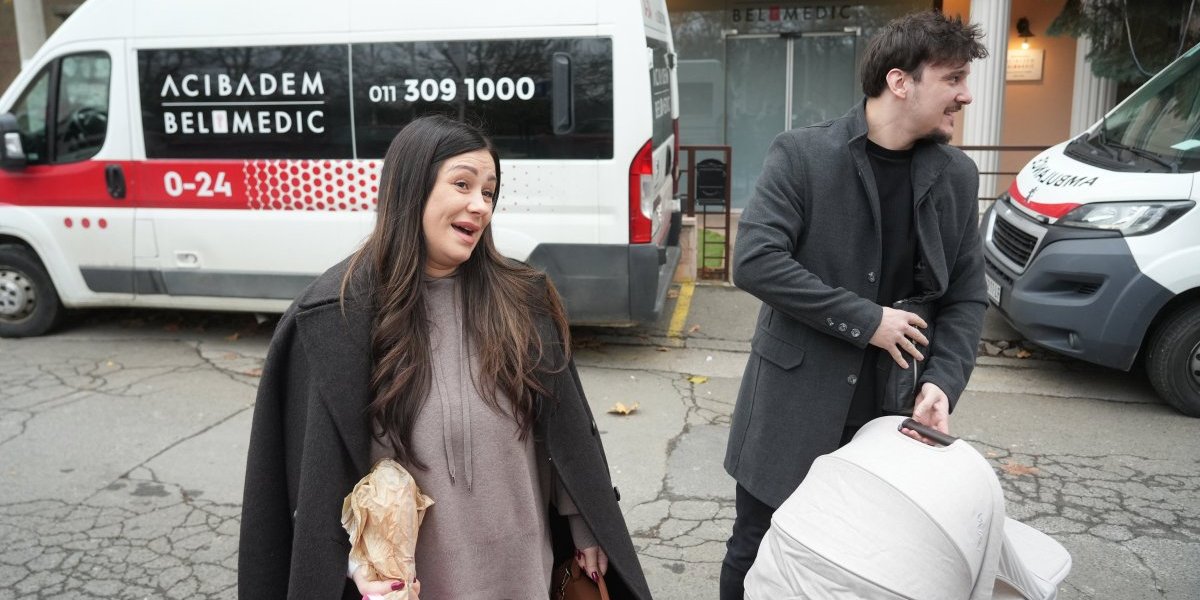 Aleksandra Bursać izašla iz porodilišta - Pevačica zaplakala od sreće (FOTO)