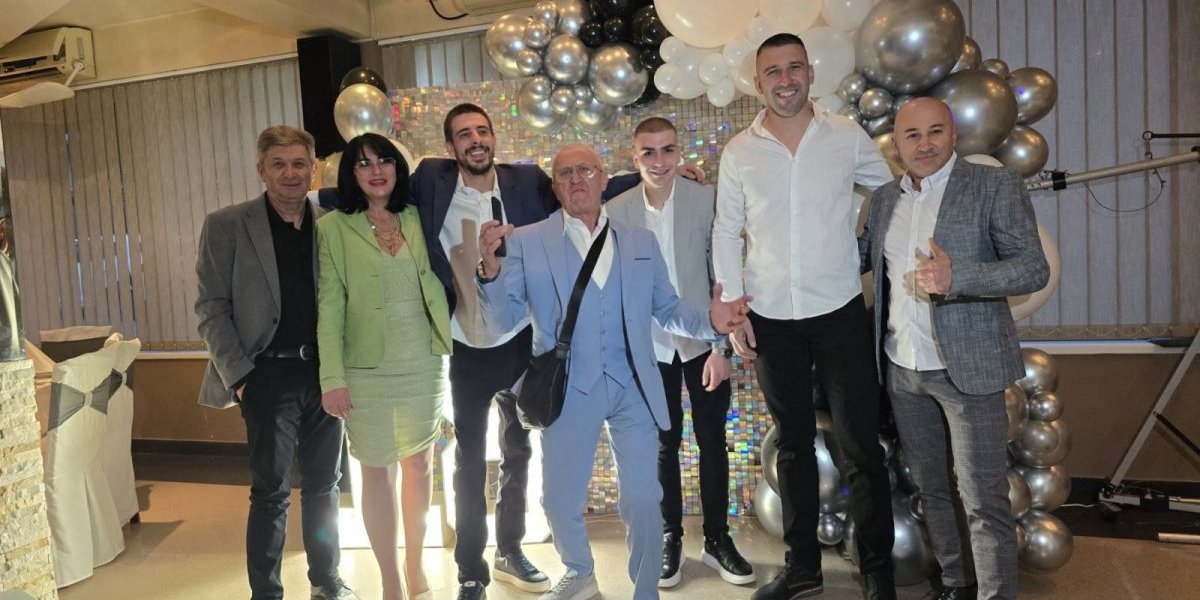 Era Ojdanić sa porodicom