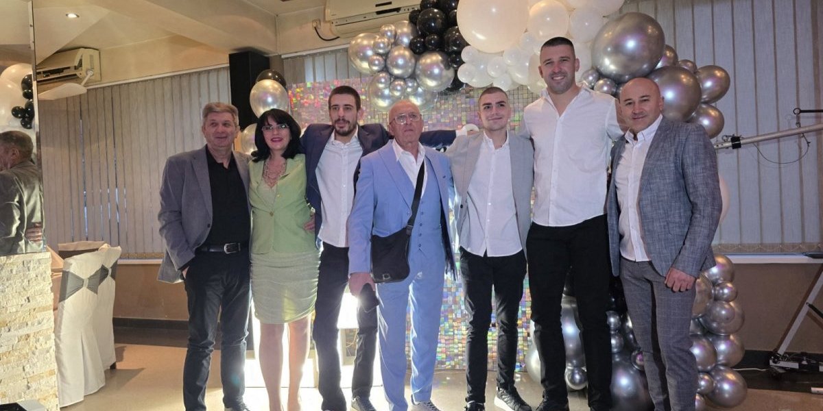 Era Ojdanić sa porodicom