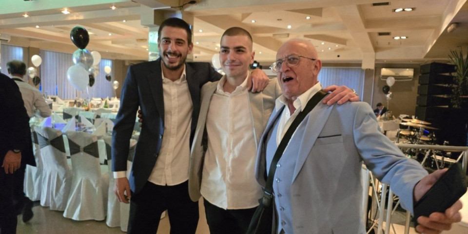 Dolazi 300 zvanica: Unuk Ere Ojdanića slavi 18. rođendan, pevač priredio spektakl (VIDEO)