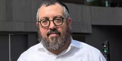 (FOTO) Među žrtvama terorističkog napada je i svešteno lice! Dobio sina pre samo 2 meseca, juče umro u najgorim mukama!