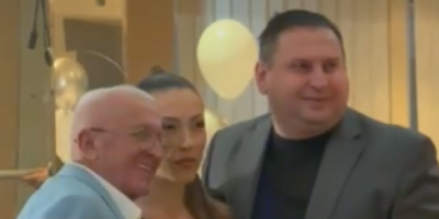 Taki Marinković pokazao novu devojku: Duplo mlađa brineta ponela šlic do kuka (VIDEO)