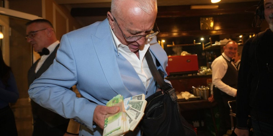 Kiti novinare dolarima i evrima: Ludnica kod Ere, motel u Meljaku sija kao Las Vegas