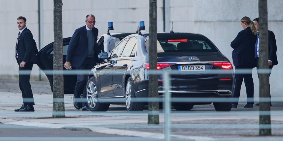 Merc hitno napustio sastanak Zelenskog i Amerikanaca - Šta se ovo dogodilo?