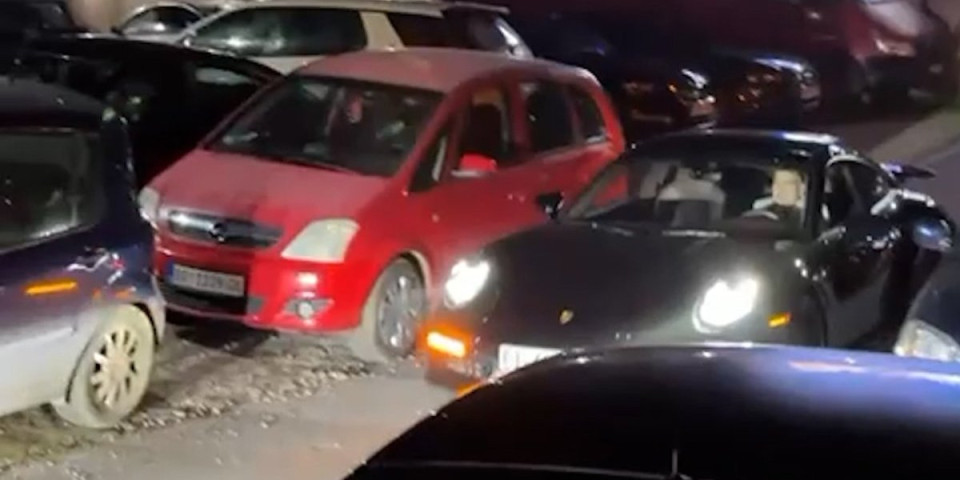 A od dede - "porše": Era Ojdanić unuku kupio zver, ovo je bila njegova reakcija (VIDEO)