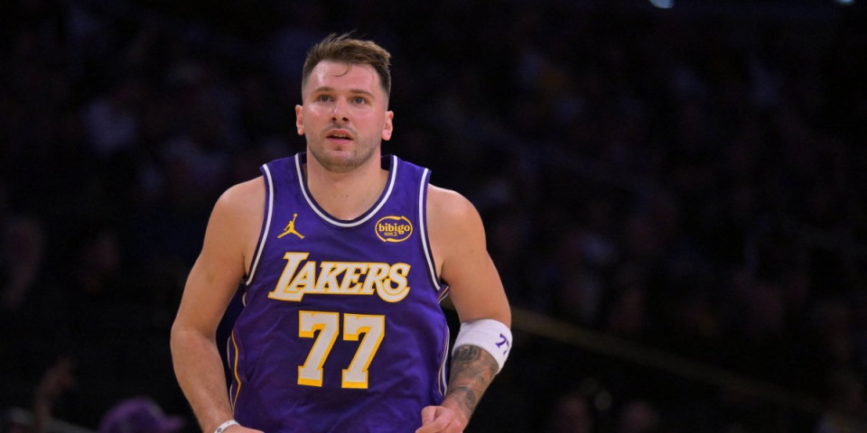 Dončić i Lebron rešili dramu protiv Sansa, Kari džebe ubacio 48 poena (VIDEO)