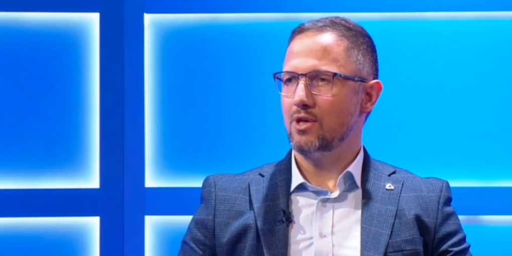 Šta priča ovaj čovek?! Skandal u Utisku nedelje - Blokaderu je psovanje Isusa "širenje ljubavi"