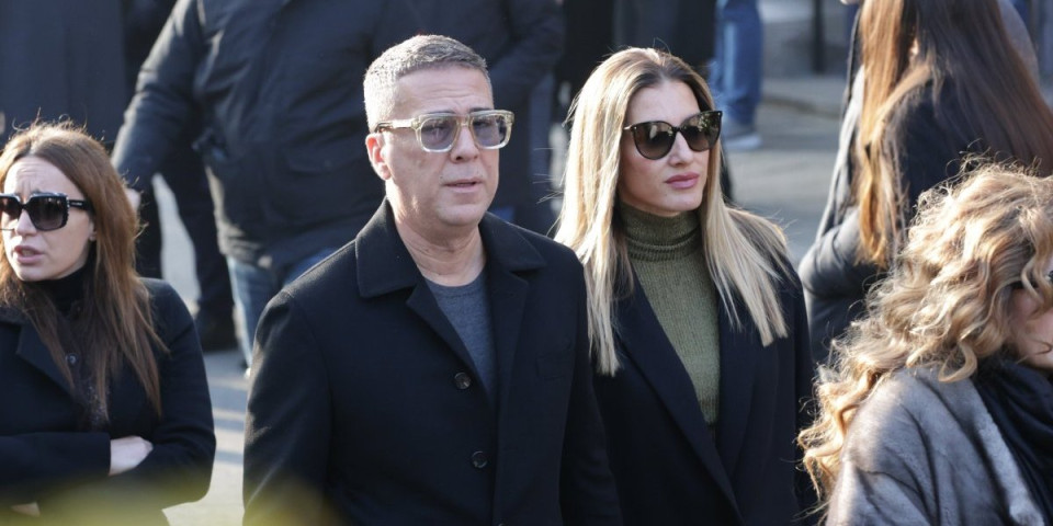 Željko i Jovana Joksimović ispratli oca Zvezdana Terzića: Poznati par stigao na sahranu