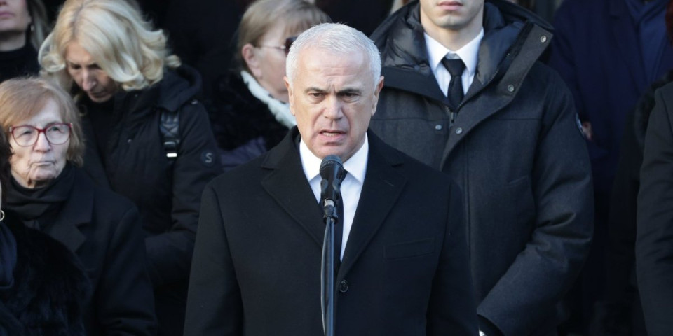 Zvezdan Terzić skrhan bolom zbog smrti oca: Održao emotivni govor na sahrani, pa zaplakao (FOTO/VIDEO)