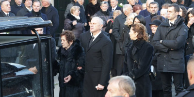 (VIDEO) Ćerka Zvezdana Terzića uplakana na sahrani dede: Maša potpuno slomljena
