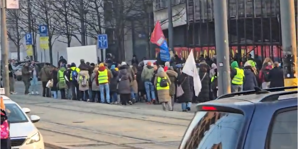 Nastavlja se rat blokadera: Počeli jedni druge da cenzurišu i brišu im objave