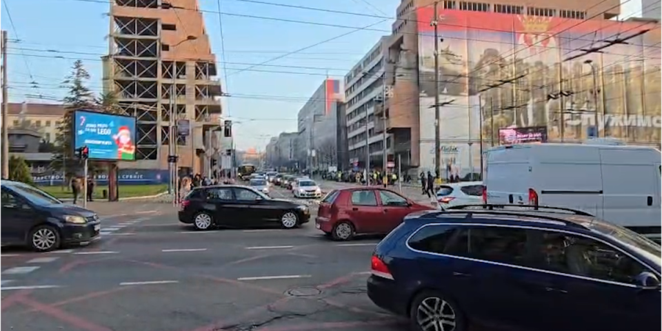 Šta se to dešava ispred Generalštaba? Sve je snimljeno (VIDEO)