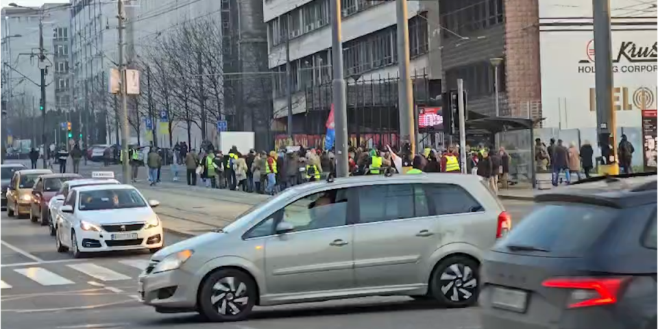 Šta se to dešava ispred Generalštaba? Sve je snimljeno (VIDEO)