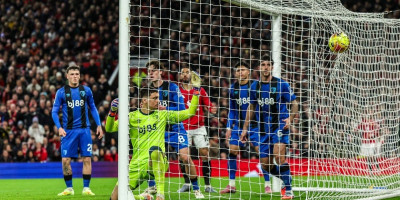 Ludo, luđe, Premijer liga: Petrović primio četiri gola na "Old Trafordu" - i nije izgubio