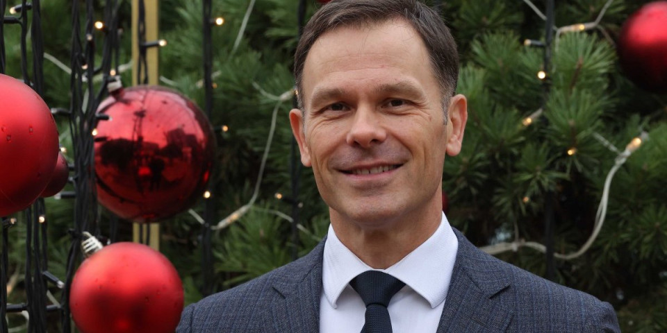 "Da, bez obzira na razlike, izgradimo zdrave odnose": Siniša Mali čestitao Božić vernicima