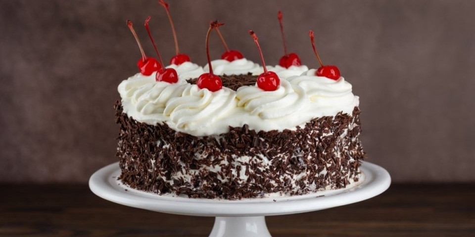 Posna Švarcvald torta: Čokoladna fantazija sa višnjama