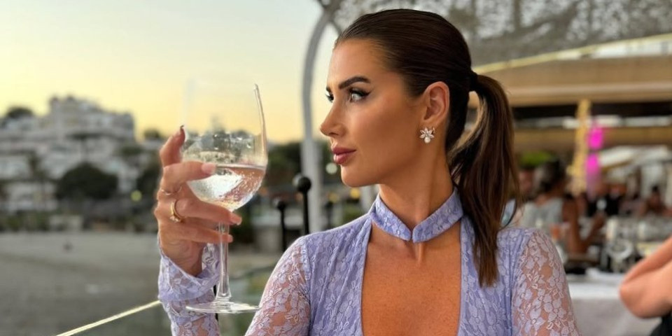 Majko mila, voditeljka skoro gola izašla u provod - Neće vam biti dobro kad je vidite (FOTO)