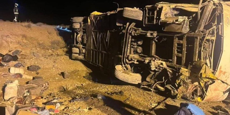 Teška nesreća u Iranu, prevrnuo se autobus - najmanje 13 mrtvih (FOTO)