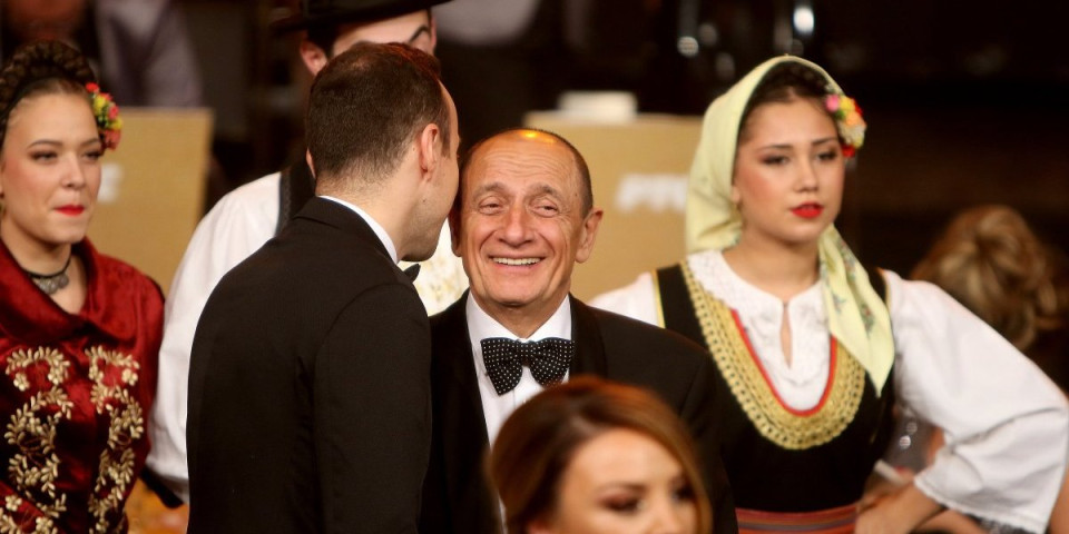 "Preživljavam": Čuveni pevač prima 28.000 mesečno, kolegama udario zabranu