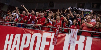 Skandal na Zvezdinom meču! Ključa u Izraelu, zbog ovoga policija izbacuje navijače Hapoela (VIDEO)