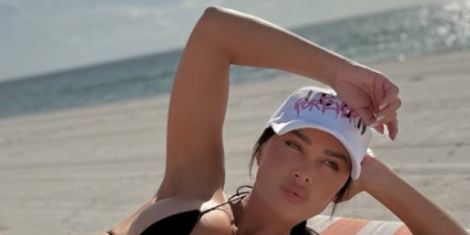 Kad Stanija meditira muškarcima padaju vilice - Vreli kadrovi u Eliti (VIDEO)