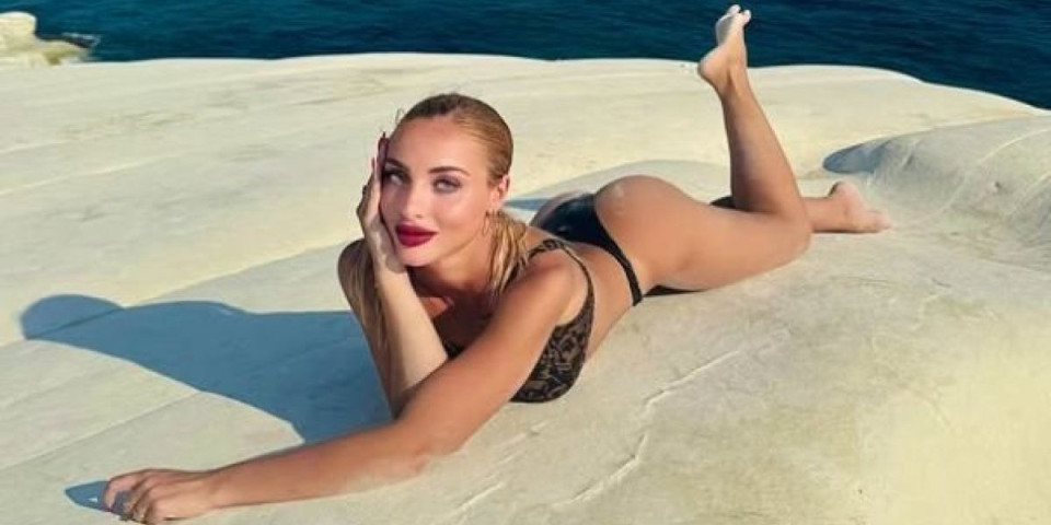 Tanja u čipkastim čarapama! Nije to ništa! Voditeljka u raznim pozama: sevaju minići, tanga kupaći... (FOTO)