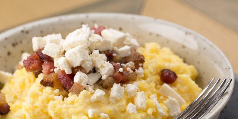 Dodajte ove sastojke u palentu – svi će vas moliti za recept