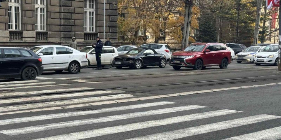 Sudar kod Građevinskog fakulteta: Policija na terenu (FOTO)