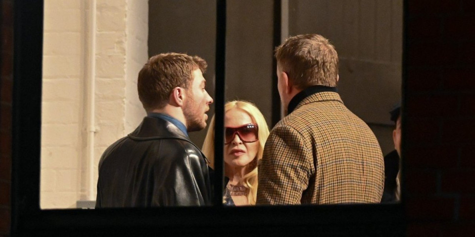 Posle 17 godina bivši supružnici prvi put na javnom događaju: Pevačica i reditelj sve šokirali