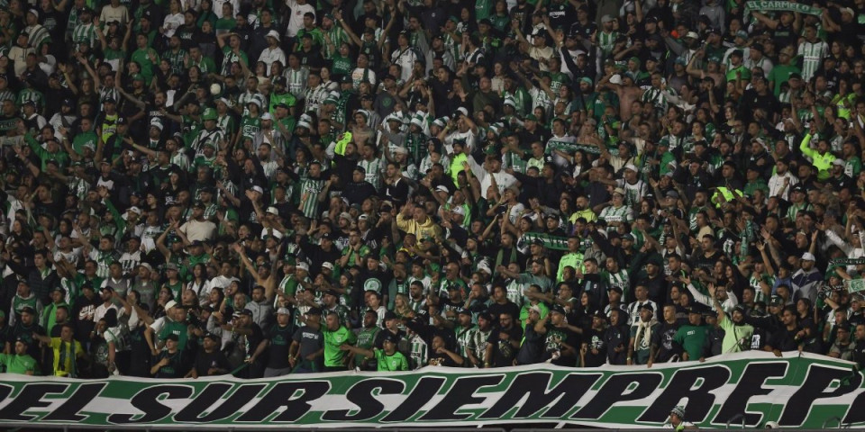 Haos nakon finala Kupa: Nastala opšta tuča na terenu, huligani potezali noževe (VIDEO)