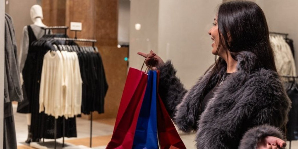 Kombinacija boja koja osvaja na prvi pogled – maksimalna primećenost i čista elegancija