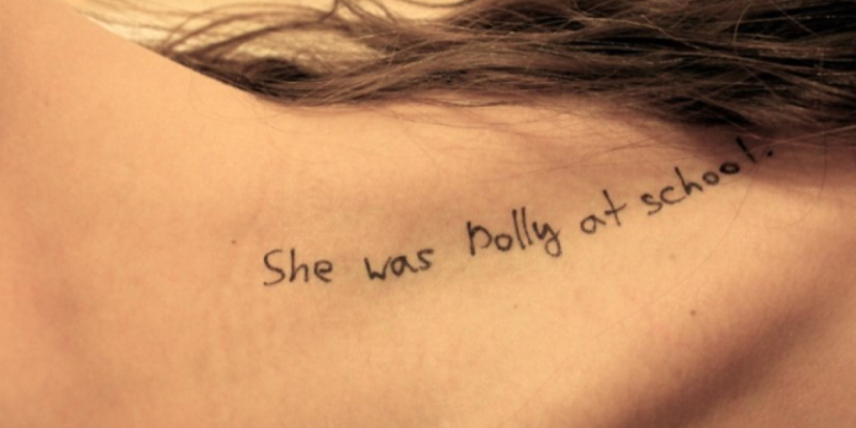 (FOTO) Procurile nove stravične slike sa Epstinovog pedofilskog imanja: Otkriveno još jedno značajno ime! Po telu devojaka su ispisane poruke...