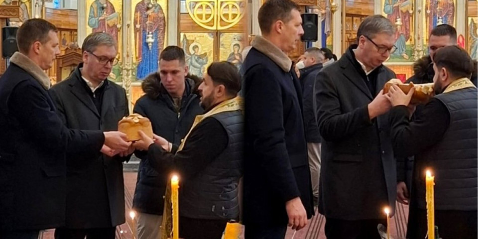 Vučić u crkvi sa sinom i bratom: "Da nam veliki svetac i Gospod Bog čuvaju Srbiju" (FOTO)