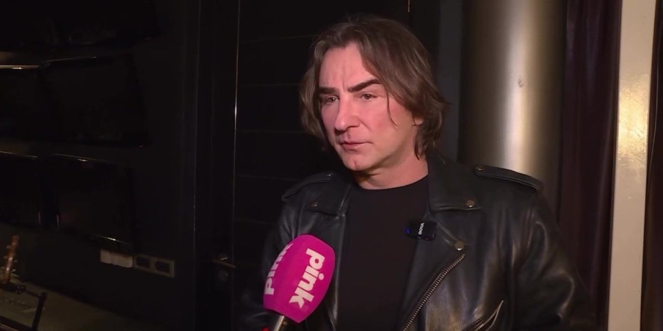 Ponovo u ulozi Deda Mraza! Željko Mitrović je porodici Jovanović prvo obezbedio novi dom, a sada je mališanima ulepšao praznike