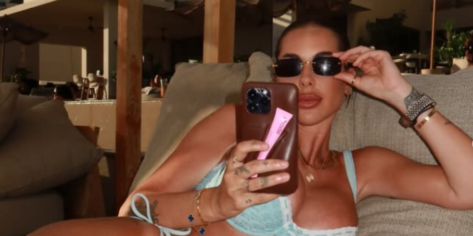 Ovakvu jelku još niste videli - Influenserku prozvali na mrežama: "Ne liči ni na šta"