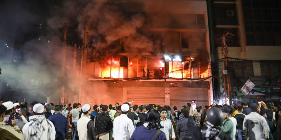 Obojena revolucija uništila zemlju: Ekstremno nasilje i protesti na ulicama - svi rade po istom scenariju (FOTO/VIDEO)