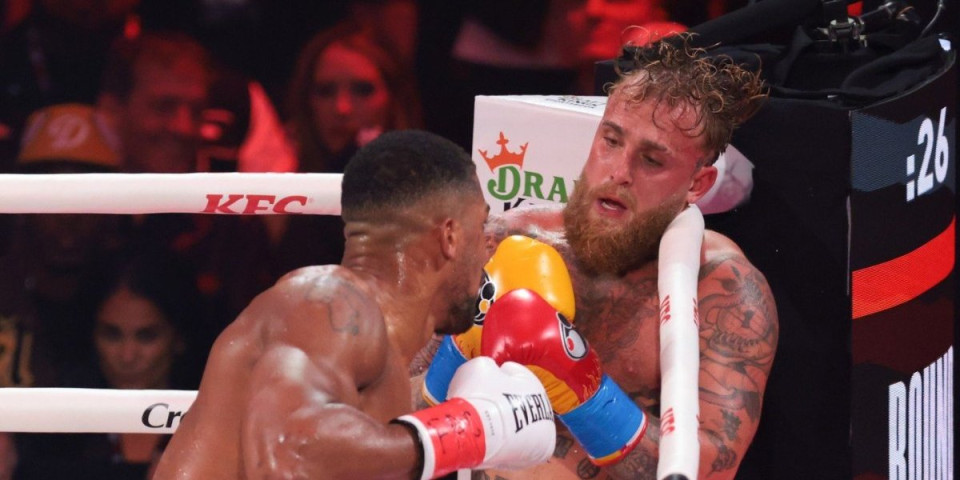 Džošua slomio vilicu Džejku Polu: Jutjuber morao u bolnicu nakon spektakla