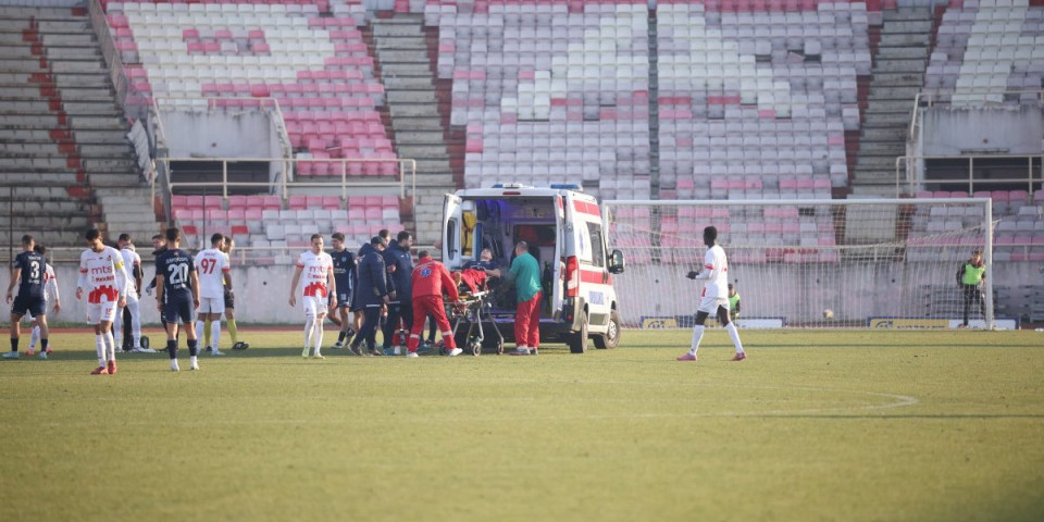 Horor na meču Radnički-Železničar! Jezivi sudar glavama, fudbaler ostao da leži na zemlji... (VIDEO)