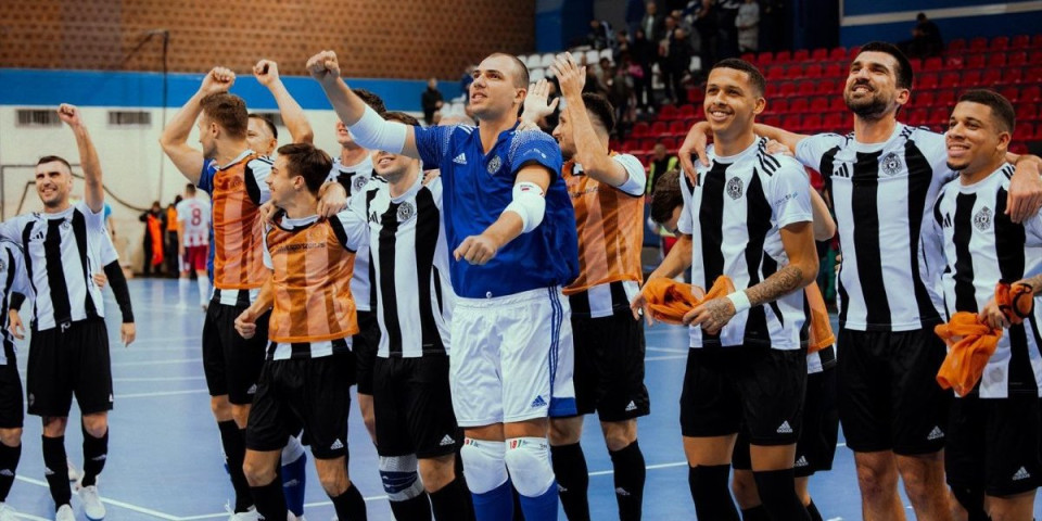 Partizan demostrirao silu! Crno-beli razbili Zvezdu, pa zakazali borbu za trofej (FOTO)