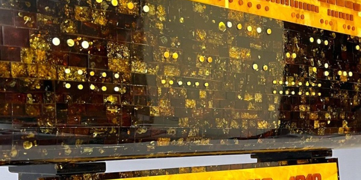 Maketa broda "Titanik" od ćilibara 