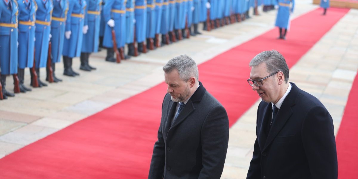 Predsednika Slovačke Republike Petera Pelegrinija sačekao je ispred Palate Srbije predsednik Srbije - Aleksandar Vučić.