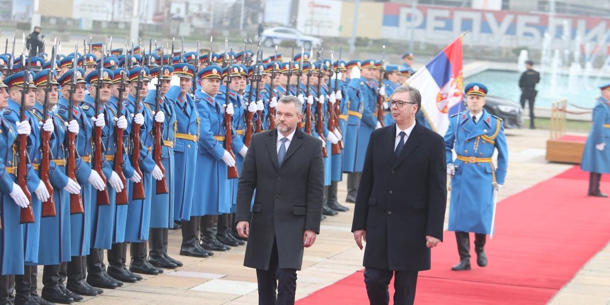 Predsednika Slovačke Republike Petera Pelegrinija sačekao je ispred Palate Srbije predsednik Srbije - Aleksandar Vučić.